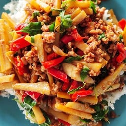 ผัดกะเพราหน่อไม้หมูสับ