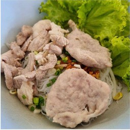 ก๋วยเตี๋ยว(น้ำ)หมูเด้ง,หมูสด