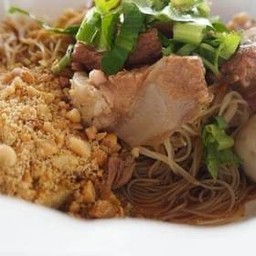 ก๋วยเตี๋ยวหมูตุ๋น