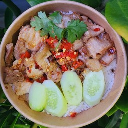 สามชั้นคั่วพริกเกลือ