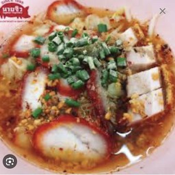 เกี้ยวหมูแดงต้มยำ