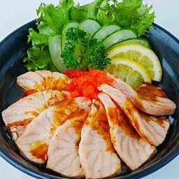 ข้าวหน้าแซลมอนเบรินไฟ