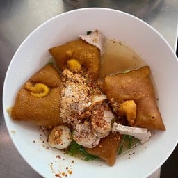 เกี๊ยวกรอบต้มยำ - น้ำ