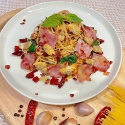 สปาเก็ตตี้เบคอนหอยลายผัดพริกแห้ง (Beacon-Calm)