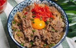ข้าวหน้าเนื้อซีอิ๋วญี่ปุ่น