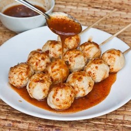 ลูกชิ้นเต้าหู้หมู2ไม้แถมปูอัด