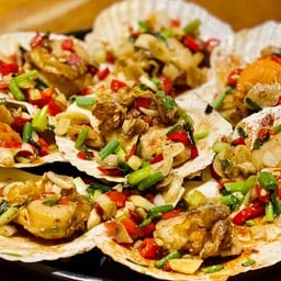 หอยเชลล์ผัดกระเทียม