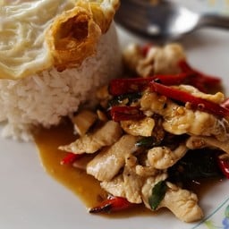 ข้าวกะเพราไก่ (ไม่รวมไข่)