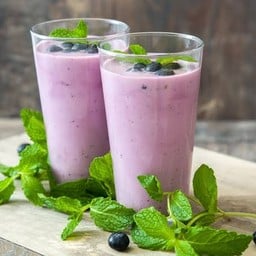 บลูเบอร์รี่สมูทตี้โยกิร์ต