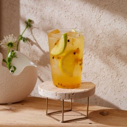 White tea mix fruits