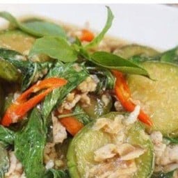 ผัดมะเขือยาว เสิร์ฟพร้อมข้าวหอมมะลิ  ฟรีน้ำซุป