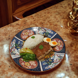 ข้าวขาหมูเนื้อหนังไข่ยางมะตูม