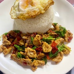 กระเพราหมูชิ้น