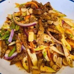 ยำมะม่วงปลากรอบ