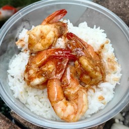 ข้าวราดกุ้งผัดซอสคั่วเกลือ