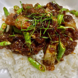 ผัดพริกแกงถั่วหมูหมัก