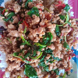 ผัดกระเพราหมูสับผัดพริกเเห้ง