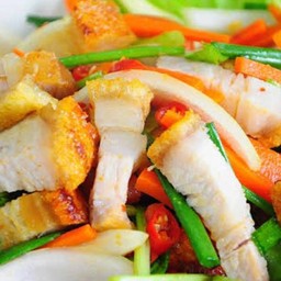 ยำหมูกรอบ