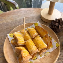 ขนมปังปิ้งเนยนม