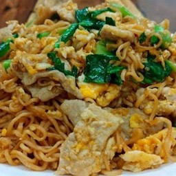 ผัดมาม่าหมูสับ