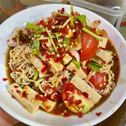 ยำมาม่าหมูยอ