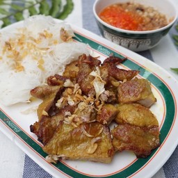 เส้นหมี่หมูย่าง