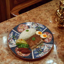 ข้าวขาหมูเนื้อหนังกุนเชียงไข่ยางมะตูม