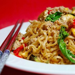 ผัดมาม่าไก่