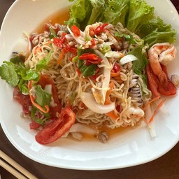 ยำมาม่าหมูสับ