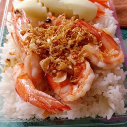 กุ้งทอดกระเทียมราดข้าว