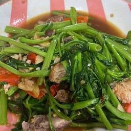 ผักบุ้งปลาเค็มราดข้าว