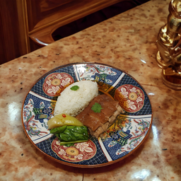 ข้าวขาหมูเนื้อหนัง
