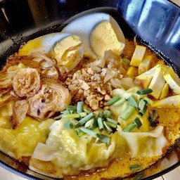 ก๋วยเตี๋ยวแกงเกี๊ยวไก่