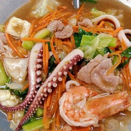 ราดหน้าทะเลหมี่กรอบ