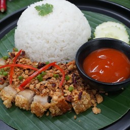 ข้าวหมูกรอบ ผัดพริกเกลือ