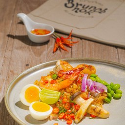 ข้าวผัดต้มยำกุ้งย่าง