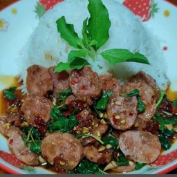 ข้าวกระเพราแหนม