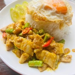 ข้าวราดหมูสามชั้นผัดพริกแกงใต้