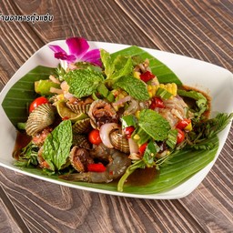 ยำหอยแครง และ กุ้ง