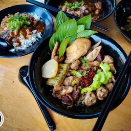 สาขาแปด ก๋วยเตี๋ยวไก่มะระ