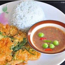 น้ำพริกกะปิ+ชะอมชุบไข่ราดข้่าว