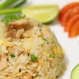 ข้าวผัดปลาทูน่ากระป๋อง