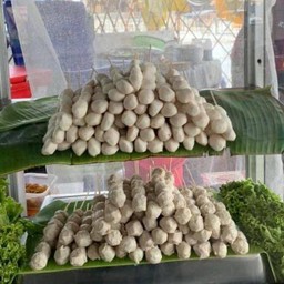 ลูกชิ้นปิ้งหมูล้วน + เอ็นหมู 10 แถม 1
