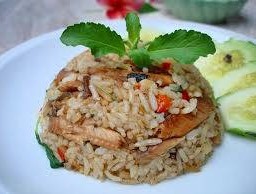 ข้าวผัดปลากระป๋อง