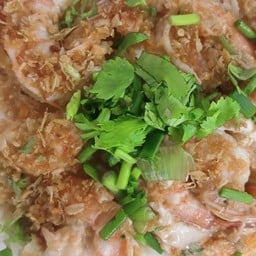 ข้าวราดไข่ขยี้หน้ากุ้งกระเทียม