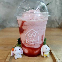 สตรอเบอร์รี่โยเกิร์ต