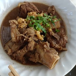 ร้านเตี๋ยวเรือก๋างต่ง