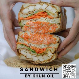 Sandwich by Khun Oil