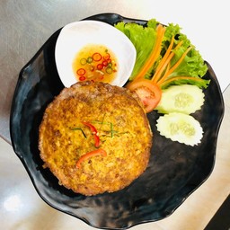 ข้าวไข่เจียวคั่วกลิ้งไก่