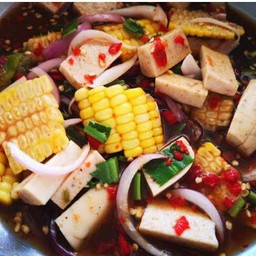 ยำข้าวโพดหมูยอ